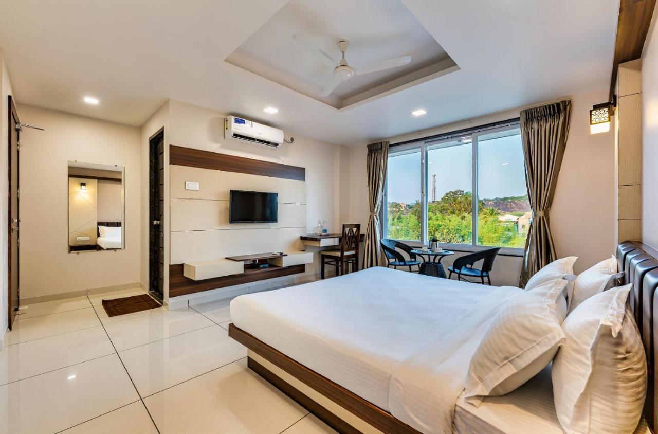Hotel Grand Indu, 3 Star Kolhapur Exterior photo