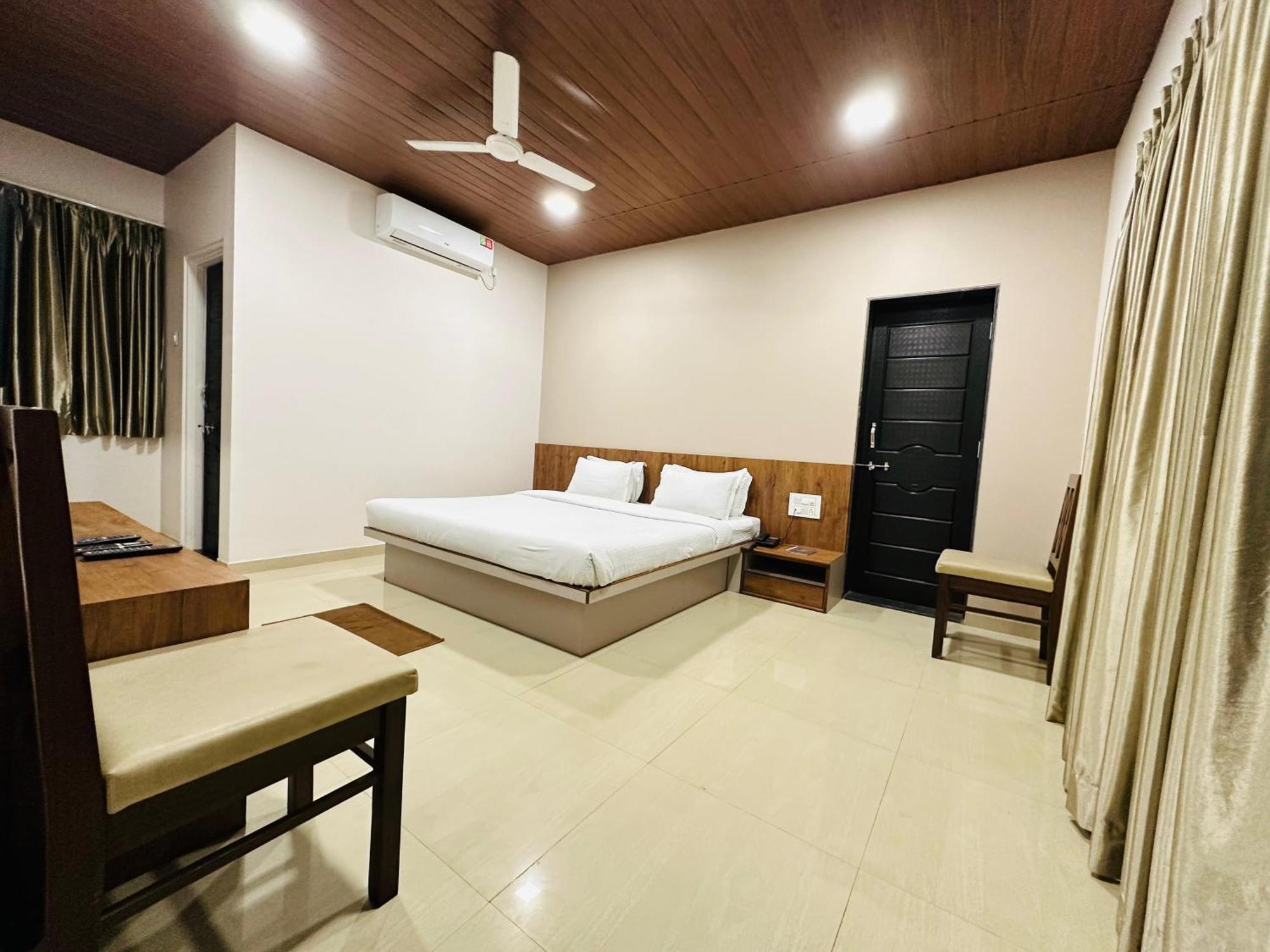 Hotel Grand Indu, 3 Star Kolhapur Exterior photo