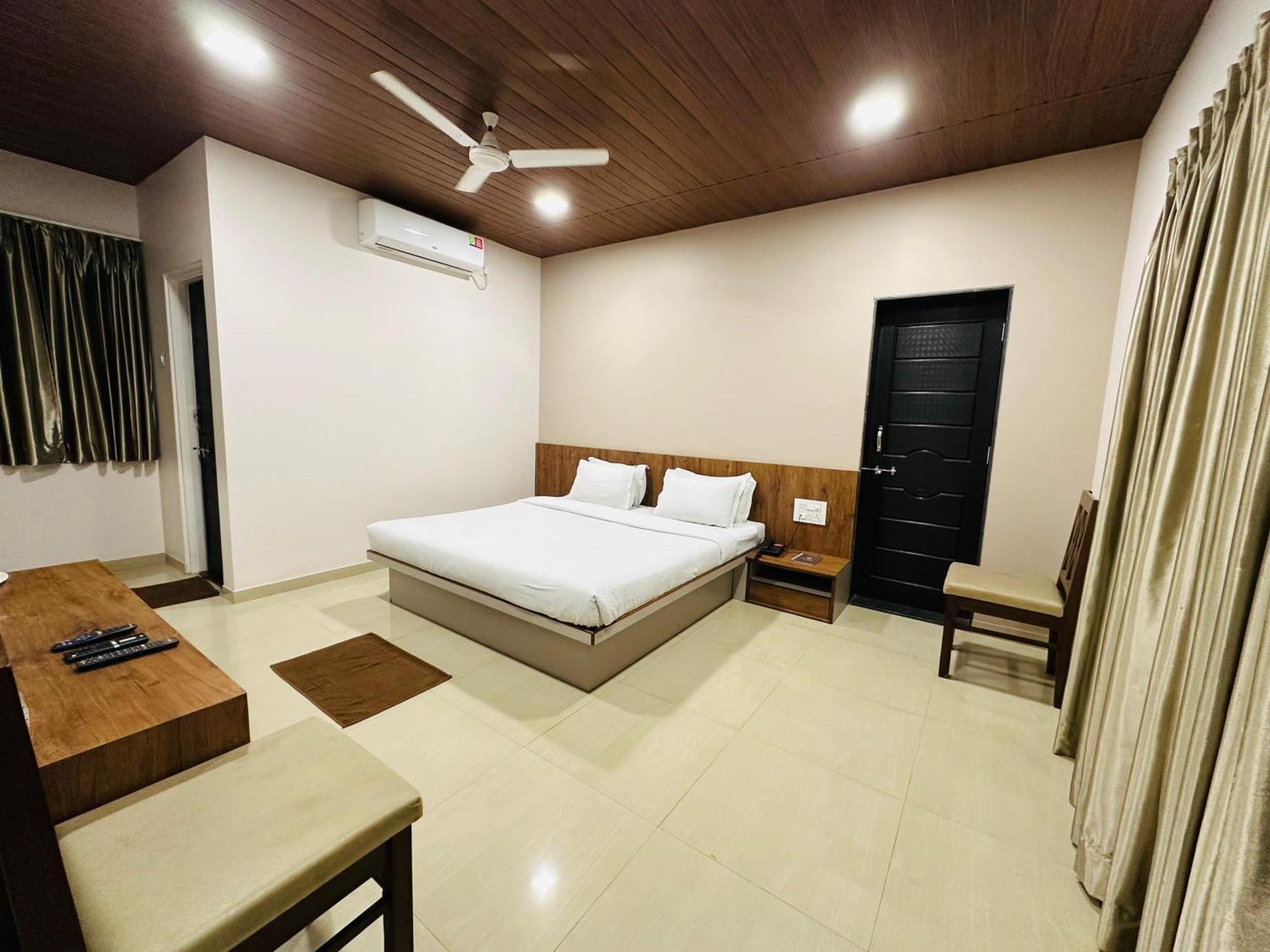 Hotel Grand Indu, 3 Star Kolhapur Exterior photo
